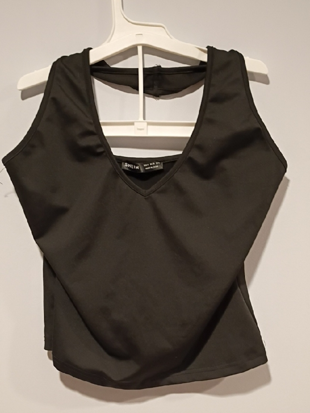SHEIN Black V-Neck Sleeveless Tank